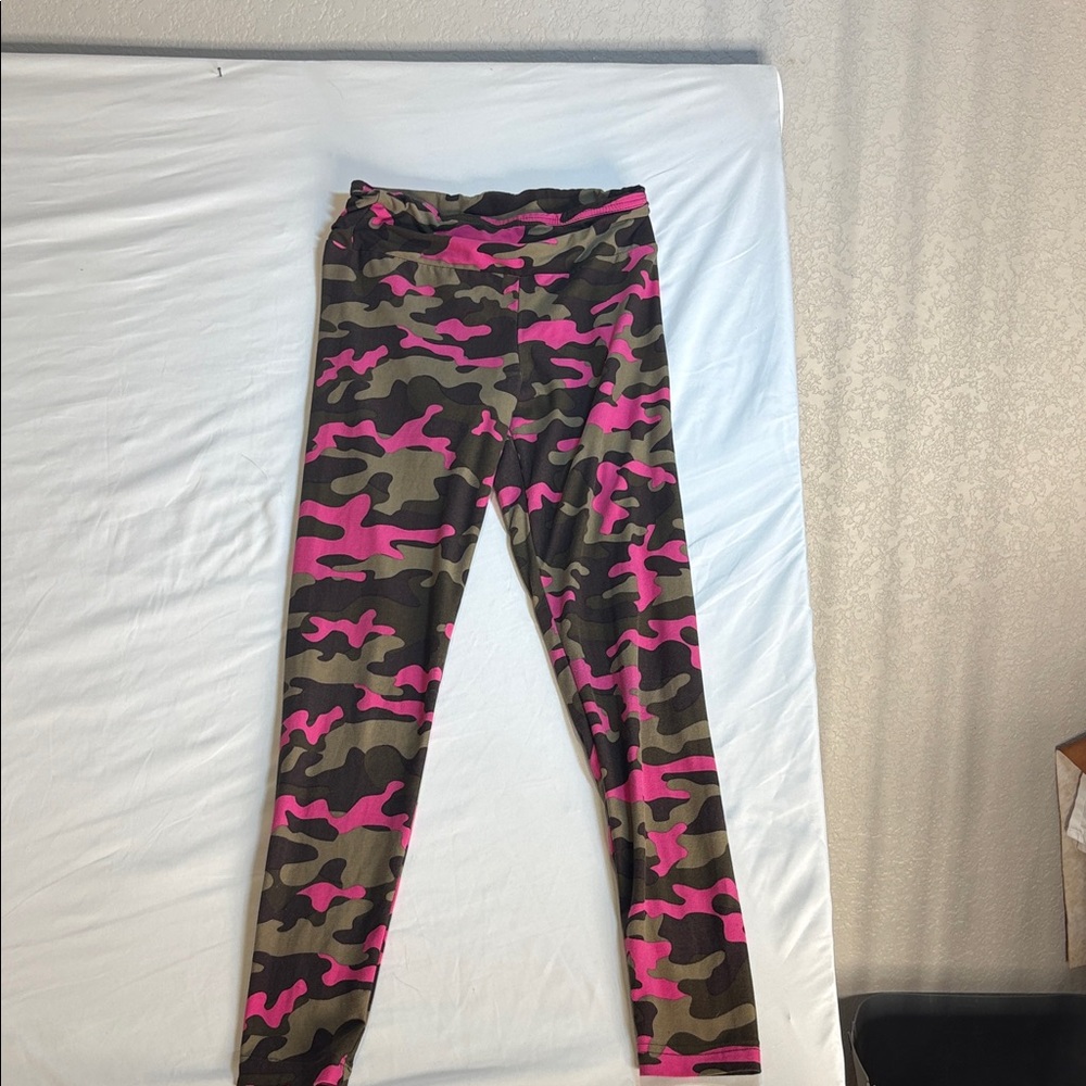 No Boundaries Pink & Olive Camo Kids Leggings